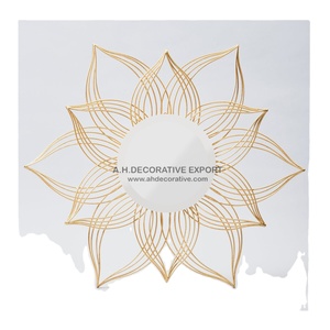 กระจกติดผนังรูปดอกบัวโลหะ ดีไซน์ใหม่ทันสมัย สำหรับตกแต่งคริสต์มาสและแต่งหน้า - Product Image 1