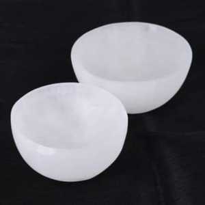 Tazón pequeño redondo tallado a mano de yeso de selenita natural de calidad superior para la curación de la meditación de la decoración del hogar a granel - Product Image 5