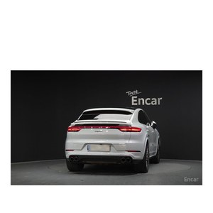 Porsche Cayenne 3.0 Coupé 2024, 63,494 km, Volante a la Izquierda, Caja de Cambios Automática, Asientos de Cuero con Cámara Trasera - Product Image 4