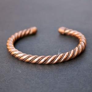 Bracelet en cuivre vintage classique et audacieux, élégant, accessoires de bijouterie - Product Image 4