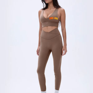Ensemble de yoga 2 pièces tendance pour femmes grandes tailles : soutien-gorge de sport uni et leggings à taille élastique, avec logo brodé personnalisé, respirant - Product Image 1