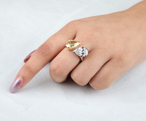 Anillo Toi Et Moi de oro blanco de 10 quilates con diamantes de laboratorio de 2 quilates cada uno, corte pera, amarillo y blanco, diamante amarillo de fantasía, anillo de oro de 2 piedras para ella - Product Image 2