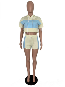 Conjunto de 2 piezas para mujer con bloques de color: Top corto deportivo y shorts de ciclista, atuendo de verano con cuello redondo y manga corta de punto de elastano y poliéster. - Product Image 2