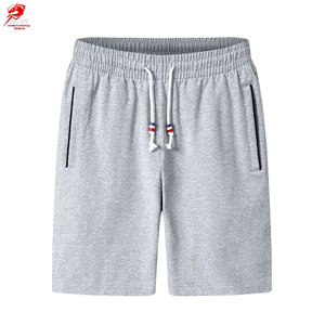 Pantalones cortos casuales de algodón cómodos para hombre, diseñados para días cálidos y actividades diarias, con tela suave y corte relajado. - Product Image 1