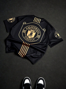 เสื้อเจอร์ซีย์อเมริกันฟุตบอลลายสิงโตสีทองแบบโอเวอร์ไซส์ ผ้าตาข่าย สำหรับฝึกซ้อม เสื้อผ้ากีฬาสีดำสุดหรู รับผลิตแบบ OEM ODM - Product Image 5