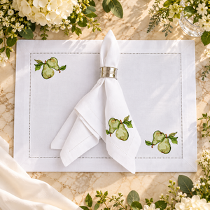 Juego de Manteles Individuales y Servilletas de Algodón Blanco con Bordado de Pera Verde, Camino de Mesa con Dobladillo Fino para Decoración de Comedor y Regalos - Product Image 1