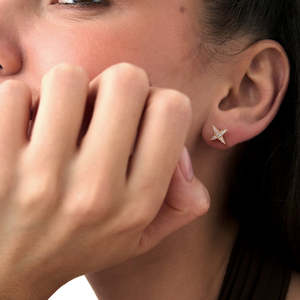 Pendientes de Estrella con Incrustaciones de Plata de Ley 925 Chapados en Oro de 14k, Hermosos Pendientes de Moda con Moissanita de Oro de 14K - Product Image 2