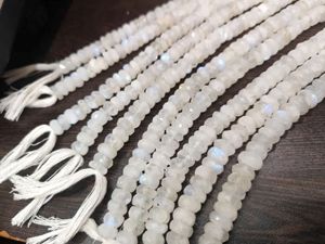 Perles facettées en pierre de lune arc-en-ciel blanche naturelle, forme rondelle, 8-9 mm, brin de 8 pouces de long - Product Image 2