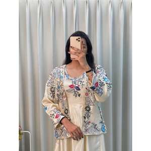 Vestido de novia de diseñador y hermoso Koti para un look de fiesta - Product Image 3