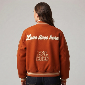 Veste universitaire pour femmes, design avec patch brodé, rembourrage en coton, col rond, style automne, vestes universitaires de baseball pour femmes - Product Image 2