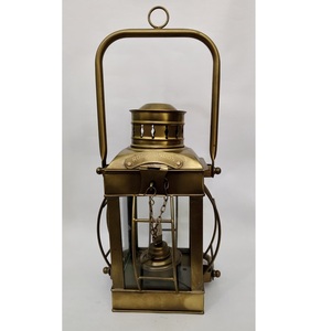 Lámpara de aceite náutica de latón de la mejor calidad, estilo vintage, colgante, tipo huracán, luz decorativa marina, disponible a precio de mayorista. - Product Image 1
