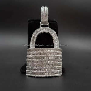 Colgante de Plata de Ley con Diseño de Candado y Diamantes Moissanite de Primera Calidad, Certificado por GIA, Chapado en Rodio, Ideal para Regalo - Product Image 1