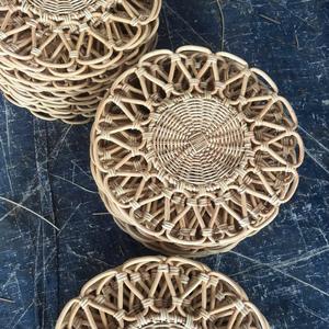 Salvamanteles Circular de Ratán Verde Oscuro Hecho a Mano, con Patrón Natural y Tejido Decorativo, para Cestas de Boda y Decoración del Hogar, 33 cm - Product Image 4