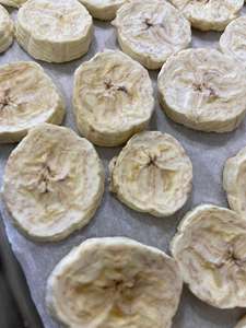 Croustilles de banane lyophilisées sucrées prêtes à consommer, fournisseur en gros, emballage en vrac, garniture pour dessert, ingrédient pour yaourt, céréales, collation - Product Image 4