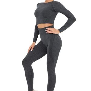 Conjunto de yoga acanalado de 2 piezas con orificios para los pulgares, manga larga, cintura alta y control de abdomen, color gris oscuro - Product Image 3