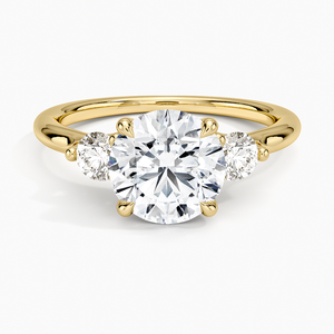Anillo de Compromiso Clásico con Tres Diamantes de Corte Redondo - Product Image 3