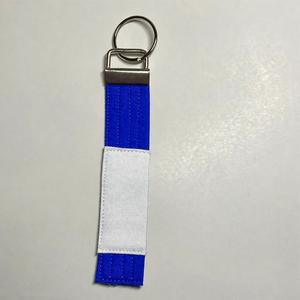 Llavero de Tela Azul y Blanca con Anillo Metálico para Entrenamiento de Artes Marciales - Product Image 1