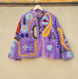Chaqueta de Invierno Boho India para Mujer, de Lujo, Estilo Boutique, con Bordado Suzani de Terciopelo Hecho a Mano - Product Image 1