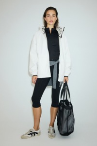 Blouson à capuche blanc avec fermeture éclair, coupe-vent en polyester tissé, idéal pour l'automne - Product Image 4