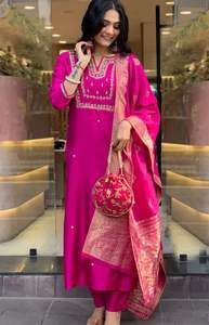 Suministro al por mayor: Conjunto de Kurta de Rayón con Bordado y Encaje para Mujer, Dupatta con Trabajo de Encaje, Ropa Étnica Premium para Minoristas, Gran Margen de Ganancia, Todos los Tamaños - Product Image 5