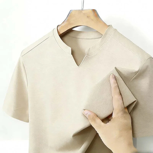 เสื้อยืดคอกว้างแขนสั้นผู้ชาย สีพื้น ผ้าถัก ทรงปกติ ระบายอากาศได้ดี สไตล์ลำลอง ผ้าฝ้าย 100% - Product Image 2
