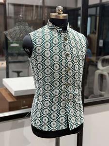 Abrigo de Hombre de Primera Calidad con Bordado y Lentejuelas para Bodas y Eventos Festivos, Disponible para Suministro al por Mayor - Product Image 2