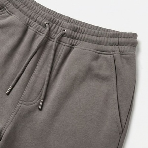Conjunto Deportivo Unisex Gris con Sudadera con Capucha y Pantalones Jogger, Color Sólido, Cierre con Cordón, 100% Algodón - Product Image 5