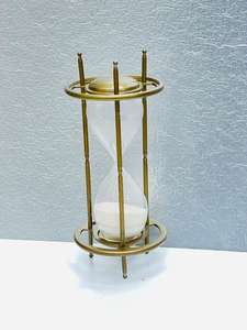 Reloj de Arena de Aluminio con Acabado Antiguo de Latón de 11.5'' con Diseño 3D de Ángel Animal |   Pie Decorativo Vintage para Mesa de Graduación - Product Image 5