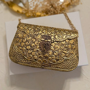 Exclusivo Bolso de Mano de Latón Chapado en Oro Antiguo con Acabado Perlado para Fiestas Nocturnas por HF CRAFTS - Product Image 3