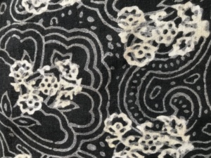 ผ้าฝ้ายพิมพ์ลายด้วยมือสีดำและสีขาว ลายดอกไม้เพสลีย์แบบดั้งเดิม |   ตลาดขายส่งเจียปุร์ - Product Image 4