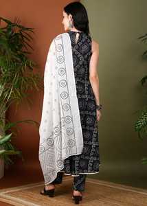 Conjunto de Kurta, Pantalón y Dupatta de Algodón Negro con Estampado Bandhani, Cuello Halter, Sin Mangas, Corte en A, Secado Rápido, Protección Solar, Elegante, para Verano - Product Image 5