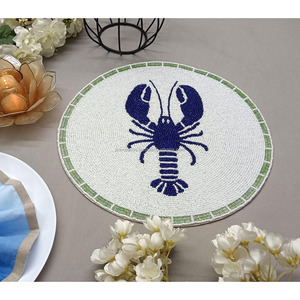 Salvamantel Redondo de Cuentas de Cristal Hecho a Mano con Diseño de Langosta Azul Costera para Comedor Náutico de Verano - Product Image 2
