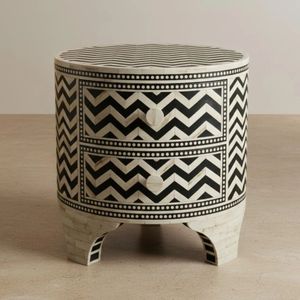 Elegante Mesita de Noche con Cajón Lateral con Incrustaciones de Hueso, Mueble de Lujo Hecho a Mano con Mosaico Geométrico para Almacenamiento Interior en el Dormitorio - Product Image 3