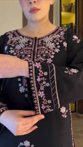 Conjunto de diseñador con hilo intrincado y trabajo de lentejuelas, top de satén de rayón con pantalón y dupatta, completamente cosido y listo para usar. - Product Image 3