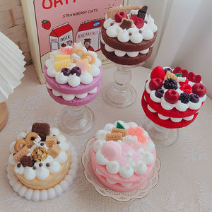 Ventes chaudes Bougies parfumées écologiques en forme de gâteau faites à la main Cire de soja Décoration Nouveauté Luxe Marque privée Arôme Créatif Noël - Product Image 6