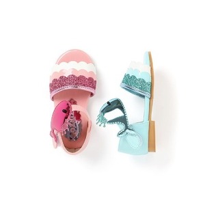 รองเท้าแตะแบบสวมเปิดนิ้วเท้าประดับกลิตเตอร์กันลื่นสไตล์เกาหลี OZKIZ สำหรับเด็กผู้หญิงอายุ 2-7 ปี ขายส่งแฟชั่นฤดูร้อนสำหรับเด็ก - Product Image 1