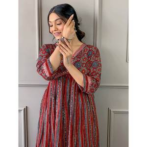 Conjunto de Top y Pantalón Estilo Bohemio para Fiesta con Bordado Estampado, Mangas Tres Cuartos, Talla XL, Dupatta - Product Image 5