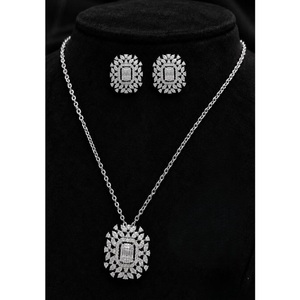 Collier pendentif en chaîne avec zircon CZ de qualité supérieure, sans défaut, avec ensemble de boucles d'oreilles pour les occasions de mariage des femmes - Product Image 1