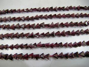 ลูกปัดโกเมนธรรมชาติทรงสามเหลี่ยมสีแดงเจียระไน ขนาด 5 ถึง 7 มม. - Product Image 2