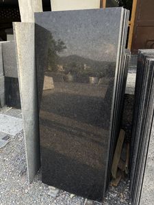 Baldosas y Losas Grandes de Granito Negro Natural Pulido, Diseño Moderno para Pisos de Cocina, Comedor, Sala de Estar y Baño - Product Image 2