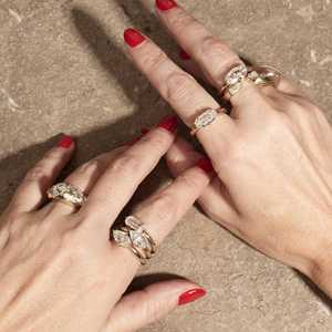 Anillo de compromiso con diamante cultivado en laboratorio de corte escalonado marquesa, banda de boda moderna con diseño de brújula oriental-oeste, personalizado en oro macizo de 14K 18K, 2 quilates - Product Image 6