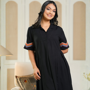 Elegante Vestido Corto Casual de Algodón 100% con Bordado en Zigzag, Corte en A, Color Negro - Product Image 4