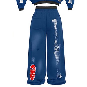 Conjunto de sudadera con capucha azul para hombre, estilo urbano con estampado digital, conjunto de dos piezas con patrón de huesos y pantalones con cremallera - Product Image 2
