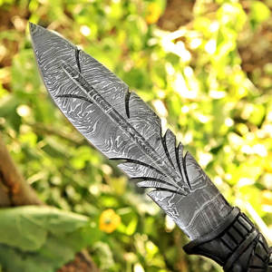 Nuevo Cuchillo de Caza de Plumas de 11 Pulgadas de Acero de Damasco Hecho a Mano Personalizado con Mango Grabado de Cuervo, Cuchillo de Hoja Fija Afilada Coleccionable - Product Image 4