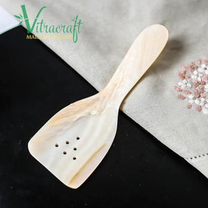 Cuillère à coquille de Caviar en vraie perle naturelle offrant une expérience luxueuse de profiter d'une taille de Caviar de 12cm - Product Image 6