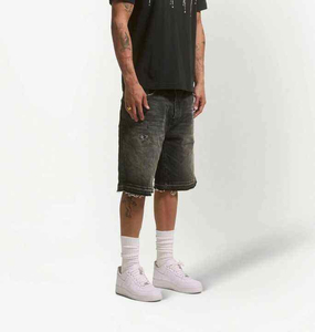 กางเกงขาสั้นผู้ชายสไตล์วินเทจ ย้อมสีแบบแอซิดวอช ผ้าฟลีซ แห้งเร็ว สตรีทแวร์ ขอบตัดแต่งแบบซันเฟด ดีไซน์ขาดๆ แบบจ็อกเกอร์ - Product Image 3