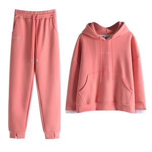 Conjunto Deportivo Informal de Dos Piezas Color Rosa, Sudadera con Capucha y Pantalones Deportivos - Product Image 1