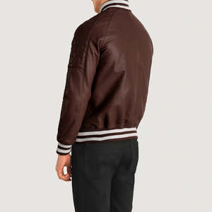 แจ็คเก็ตหนังวาร์ซิตี้สีแดงเลือดหมูแบบสั่งทำพิเศษจาก Furat Leathers สำหรับผู้ชาย ฤดูหนาว แบบติดกระดุมด้านหน้า ปักลายปักชื่อได้ตามต้องการ ระบายอากาศได้ดี พร้อมซิป - Product Image 4