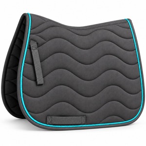 Almohadillas versátiles para sillas de montar hechas con relleno ligero, tela transpirable y acabados elegantes para trabajo en establos y actividades al aire libre. - Product Image 2