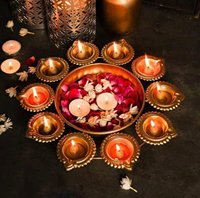 Candélabre circulaire en métal avec supports pour diya, pour les activités religieuses et les décorations festives